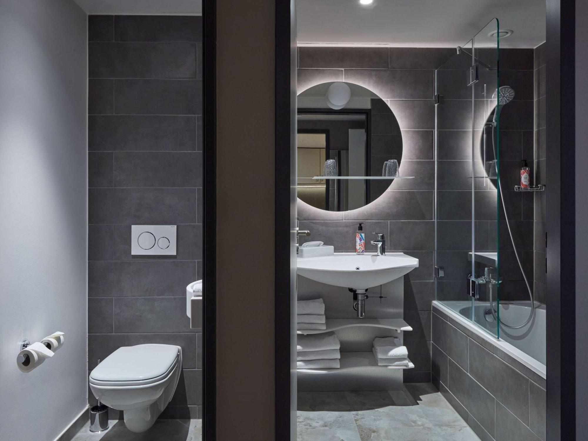 Adagio Hotel 4*